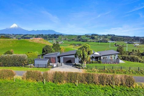 Photo of property in 100 Elsham Road, Lepperton, New Plymouth, 4373