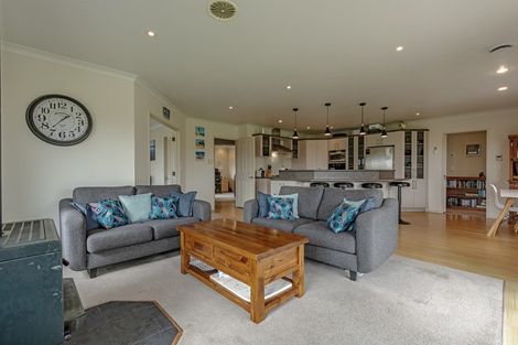 Photo of property in 186 Pacific Drive, Fitzherbert, Palmerston North, 4410