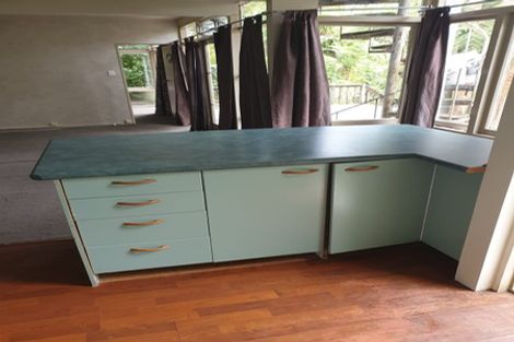 Photo of property in 16 De Val Drive, Titirangi, Auckland, 0604