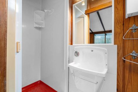 Photo of property in 13 Reynolds Place, Torbay, Auckland, 0630