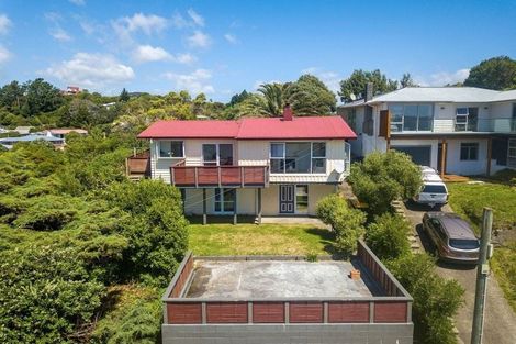 Photo of property in 2 Karoro Place, Paremata, Porirua, 5024