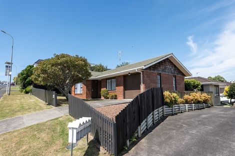 Photo of property in 4/50 Wellington Street, Howick, Auckland, 2014