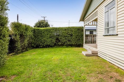 Photo of property in 21 High Street West, Waitara, 4320