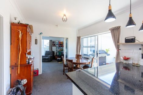Photo of property in 98 Queen Street West, Levin, 5510