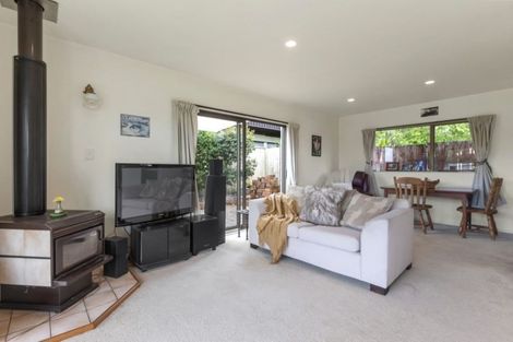 Photo of property in 2/963 Beach Road, Torbay, Auckland, 0630