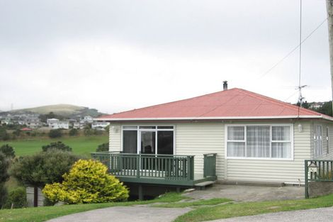 Photo of property in 30 Robert Street, Newlands, Wellington, 6037