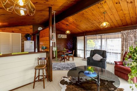 Photo of property in 14 Ambury Place, Merrilands, New Plymouth, 4312