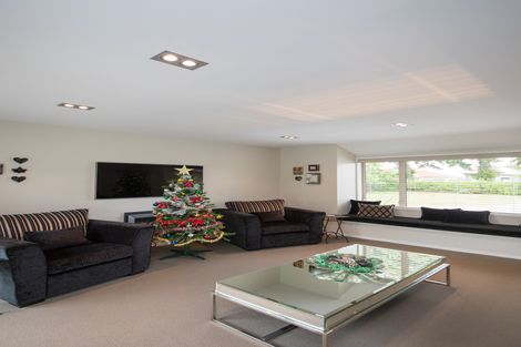 Photo of property in 2 Grand Oaks Drive, Awapuni, Palmerston North, 4412