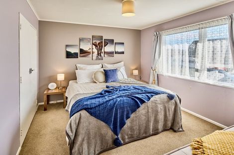 Photo of property in 3 Cleat Street, Whitby, Porirua, 5024