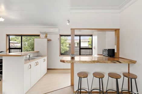 Photo of property in 16 Willis Road, Papakura, 2110