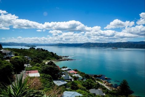 Photo of property in 11 Fortification Road, Karaka Bays, Wellington, 6022