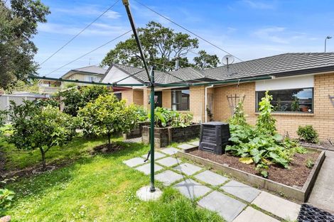 Photo of property in 3 Carling Avenue, Massey, Auckland, 0614