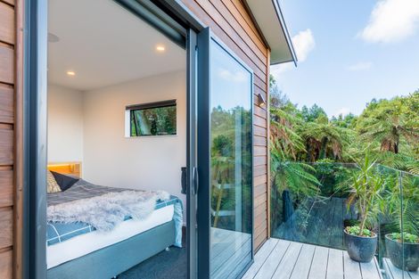 Photo of property in 410a Scenic Drive, Waiatarua, Auckland, 0612