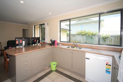Photo of property in 3 Bluestone Rise, Rosedale, Auckland, 0632