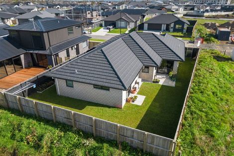 Photo of property in 18 Kimbolton Street, Rototuna North, Hamilton, 3210