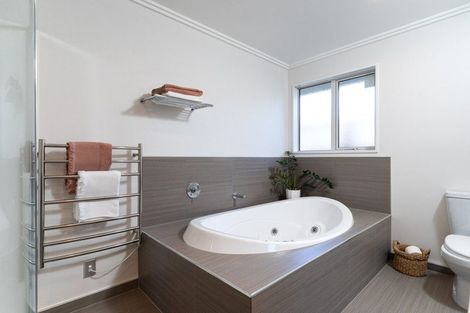 Photo of property in 12 Holbrook Way, Westmorland, Christchurch, 8025