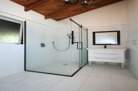 Photo of property in 11 Rika Place, Kawaha Point, Rotorua, 3010