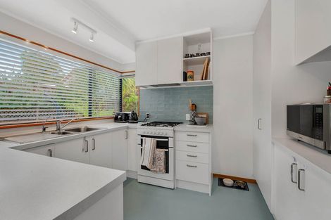 Photo of property in 2/2 Carl Place, Unsworth Heights, Auckland, 0632