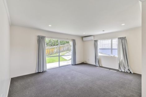 Photo of property in 2/28 Witheford Drive, Bayview, Auckland, 0629