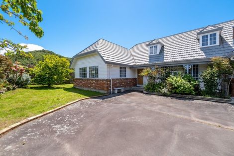 Photo of property in 215a Waikawa Road, Waikawa, Picton, 7220