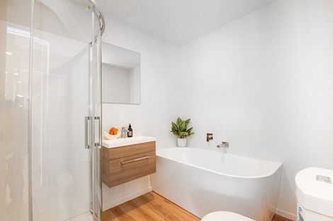 Photo of property in 6a Grays Road, Plimmerton, Porirua, 5026