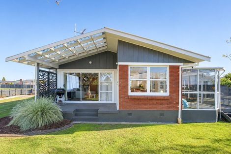 Photo of property in 1 Thorpe Street, Fairview Downs, Hamilton, 3214