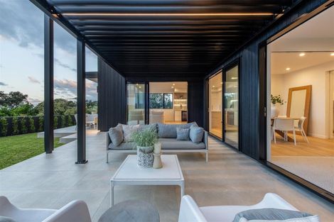 Photo of property in 18a Eastcliffe Road, Castor Bay, Auckland, 0620