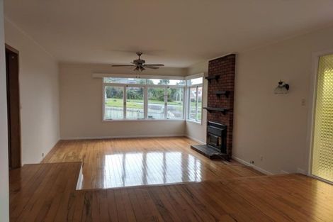 Photo of property in 976 East Coast Road, Northcross, Auckland, 0632