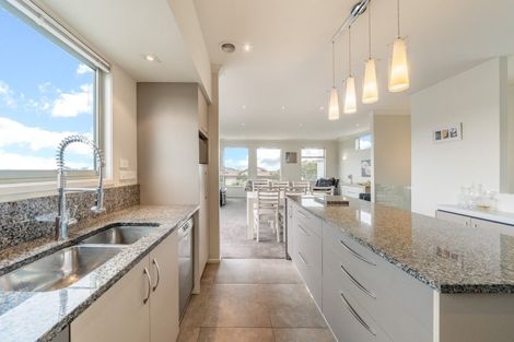 Photo of property in 10 Hollyford Place, Aotea, Porirua, 5024