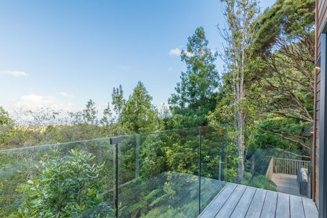 Photo of property in 410a Scenic Drive, Waiatarua, Auckland, 0612