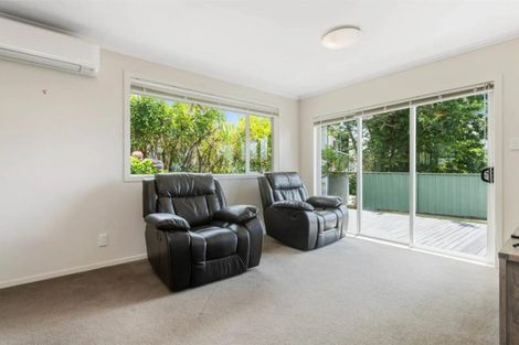 Photo of property in 11 Fairlea Road, Te Atatu South, Auckland, 0610