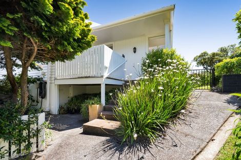 Photo of property in 22 Awanui Street, Merrilands, New Plymouth, 4312