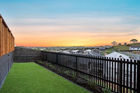 Photo of property in 4 Moko Road, Orewa, 0931