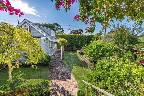 Photo of property in 27 Rutland Road, Stanley Point, Auckland, 0624