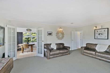 Photo of property in 9 Blandford Way, Newlands, Wellington, 6037