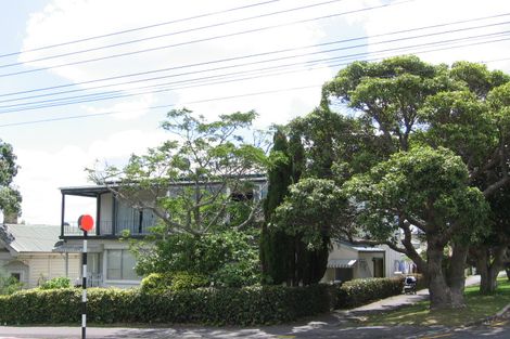 Photo of property in 3/140 Calliope Road, Stanley Point, Auckland, 0624