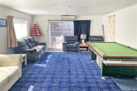 Photo of property in 1/49 Clevedon Road, Papakura, 2110