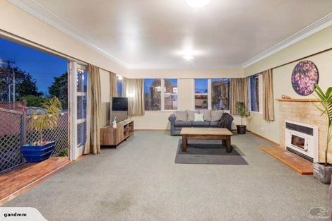 Photo of property in 90 Gloria Avenue, Te Atatu Peninsula, Auckland, 0610