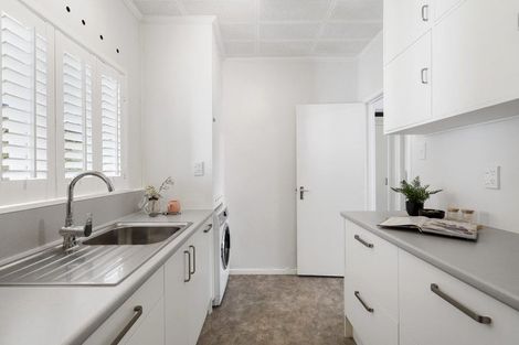 Photo of property in Kingsgate Flats, 10 Austin Street, Mount Victoria, Wellington, 6011