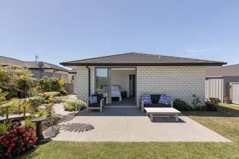 Photo of property in Waterview Estate, 11/4 Greystone Place, Omokoroa, 3114
