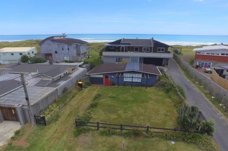 Photo of property in 20 Marine Parade South, Foxton Beach, Foxton, 4815