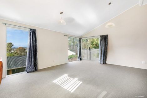 Photo of property in 2/10 Glenvale Place, Totara Vale, Auckland, 0629