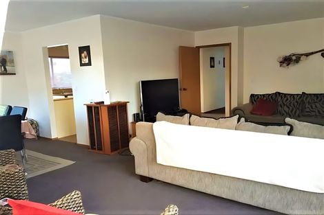 Photo of property in 2/21 Kookaburra Place, Botany Downs, Auckland, 2010