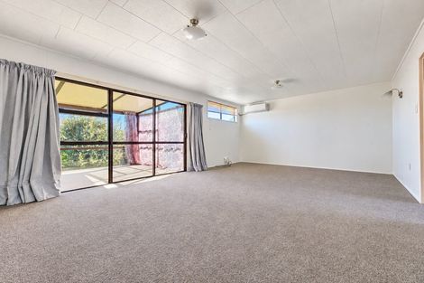 Photo of property in 71 Mcfarlane Street, Oakura, 4314