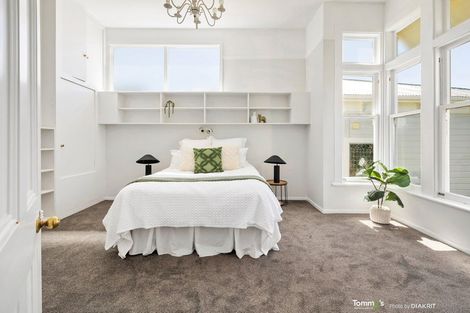 Photo of property in 154 Kelburn Parade, Kelburn, Wellington, 6012