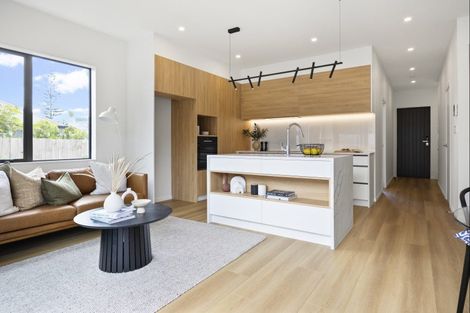 Photo of property in 37 Corunna Road, Milford, Auckland, 0620