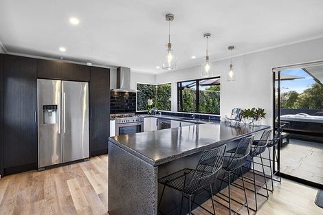 Photo of property in 40 Heta Road, Highlands Park, New Plymouth, 4312