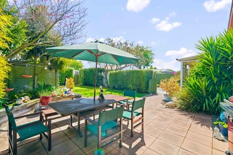 Photo of property in 21 Oakfield Street, Burnside, Christchurch, 8053