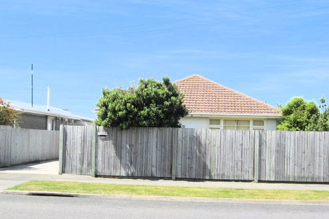 Photo of property in 381 Estuary Road, South New Brighton, Christchurch, 8062