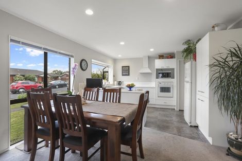 Photo of property in 9 Meynell Court, Glen Eden, Auckland, 0602